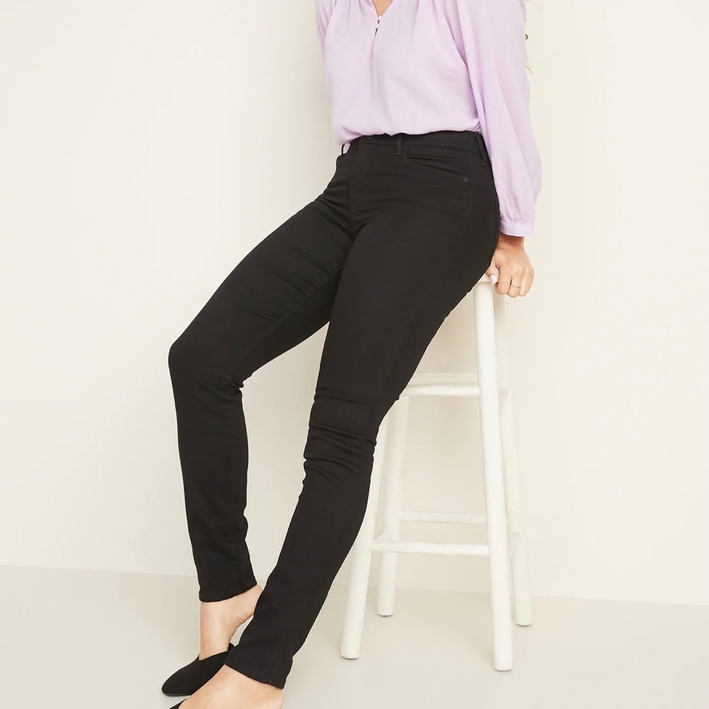 NWT Old Navy Size 8 black skinny jeans ⭐️